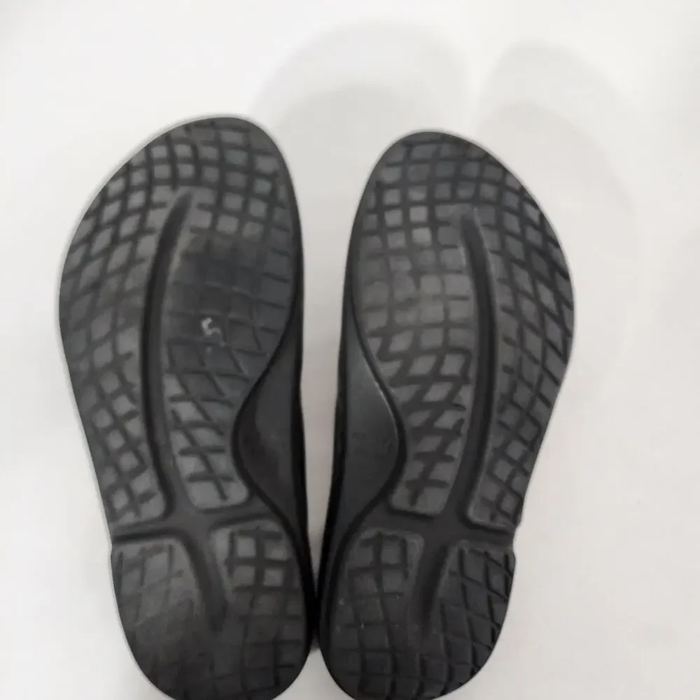 OOFOS OOriginal Unisex Black Sandal Thong Flip Flop Size M7 W9 Slide Logo Casual